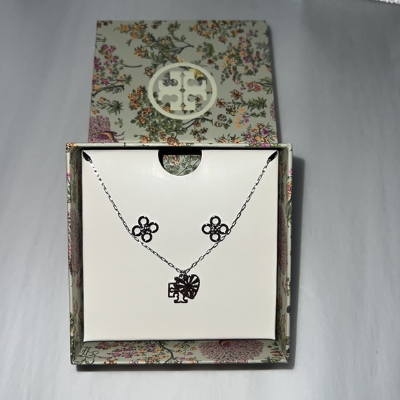 Tory Burch Jewelry - Tory Burch Britten Cut out Gift Set Silver